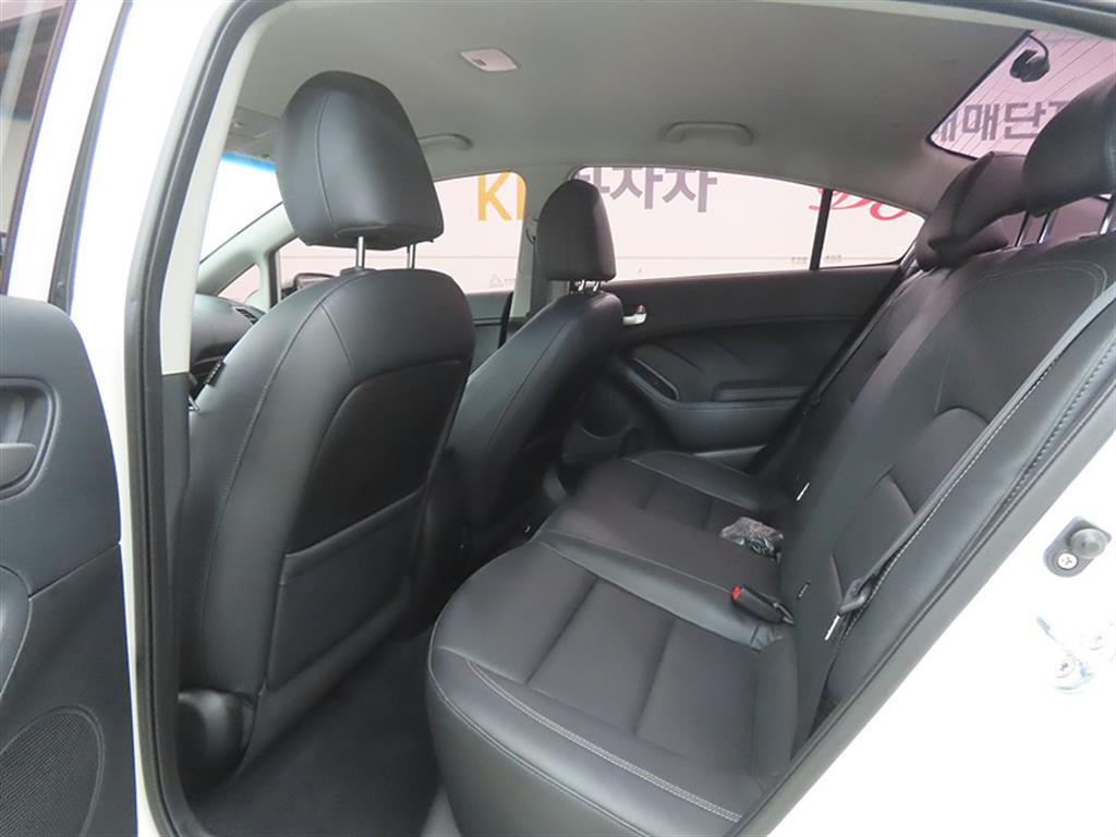 KIA K3 - Vista 6