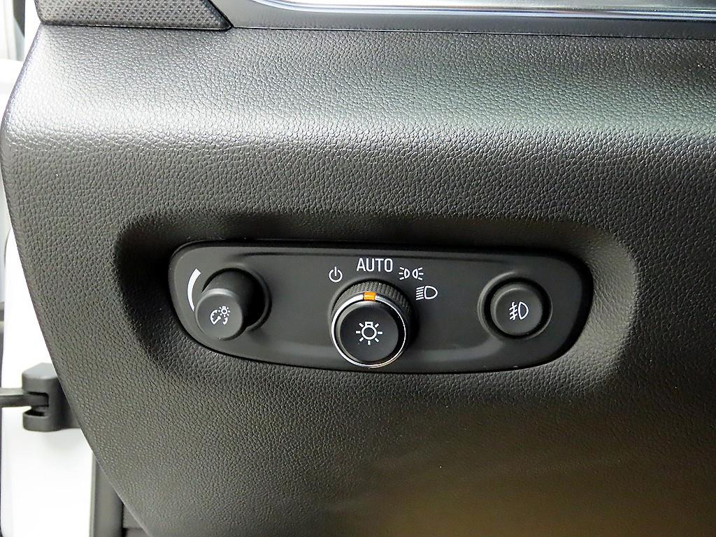 Chevrolet Travers - Vista 12