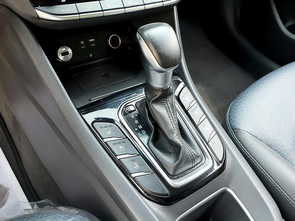 HYUNDAI Ioniq - Vista 7
