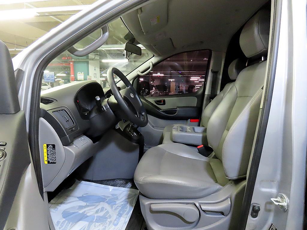HYUNDAI Starex - Vista 6