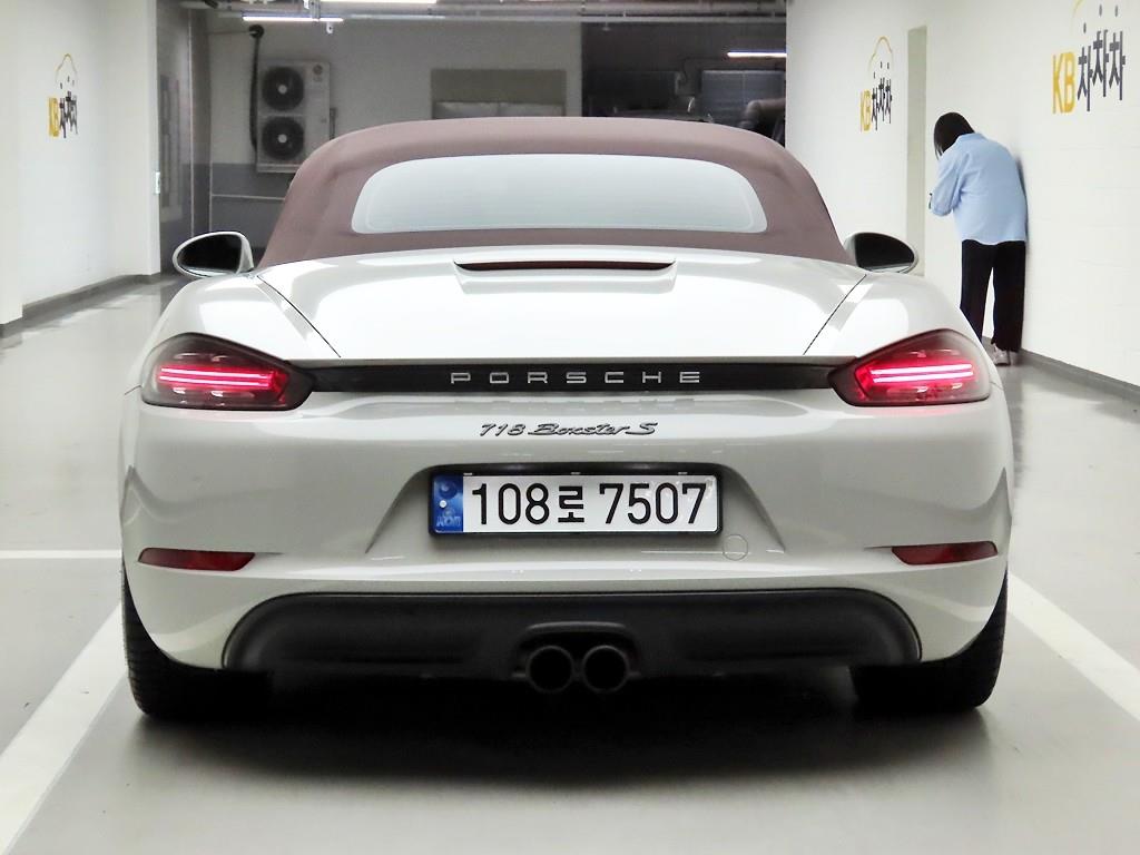 Porsche 718 - Vista 3