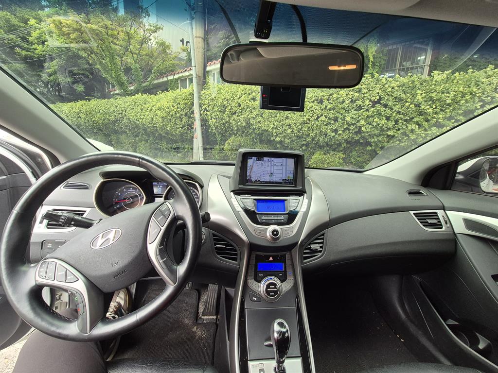 HYUNDAI Avante - Vista 8
