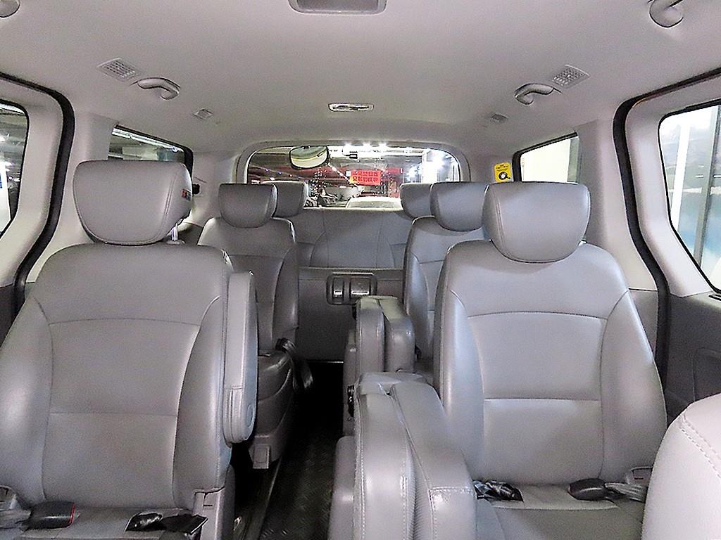 HYUNDAI Starex - Vista 8