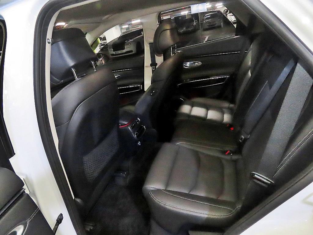 Genesis GV70 - Vista 7