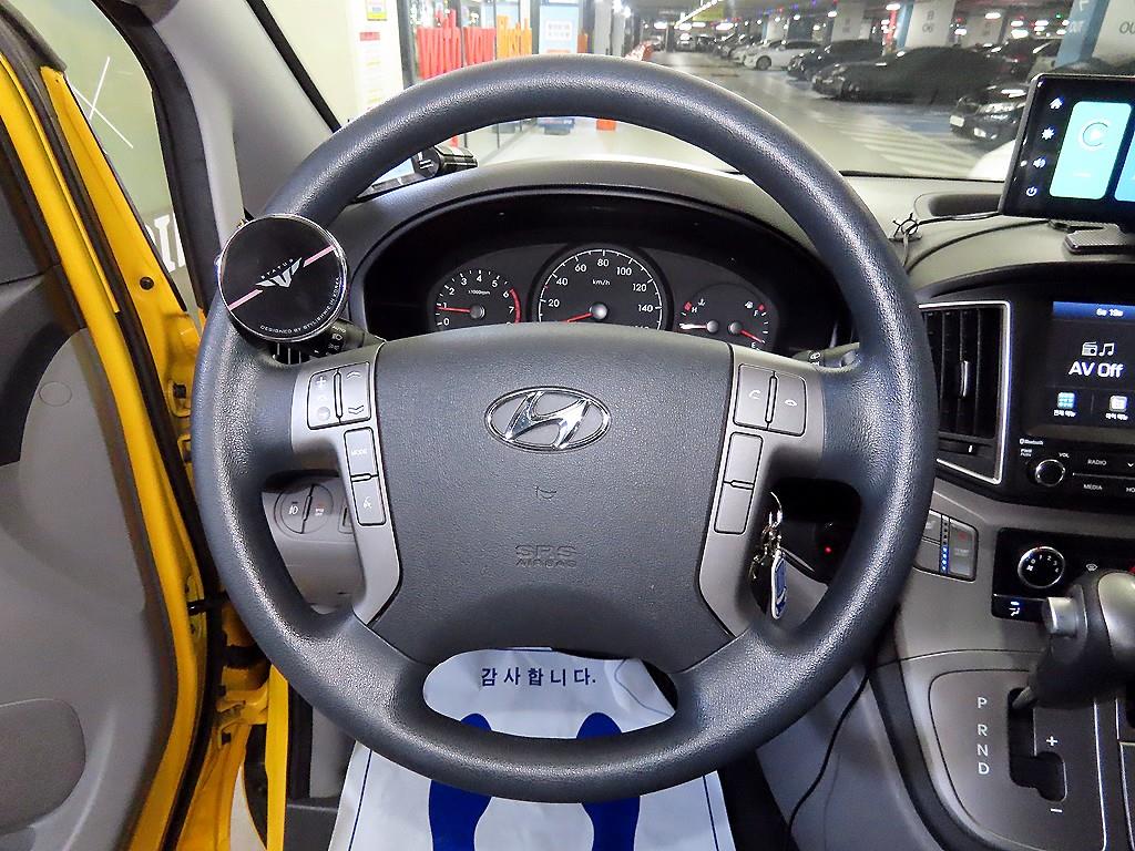 HYUNDAI Starex - Vista 9