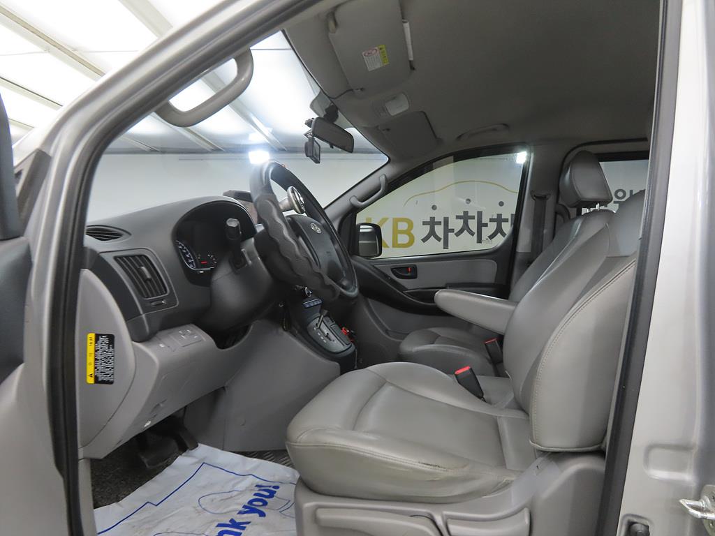 HYUNDAI Starex - Vista 6