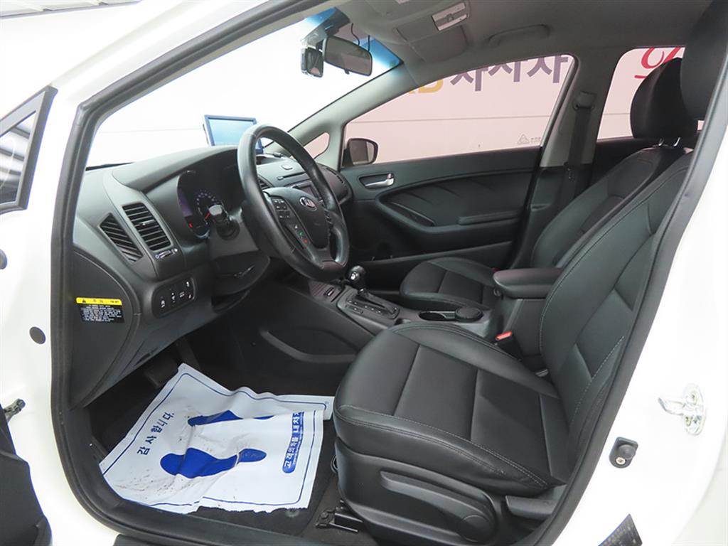 KIA K3 - Vista 5