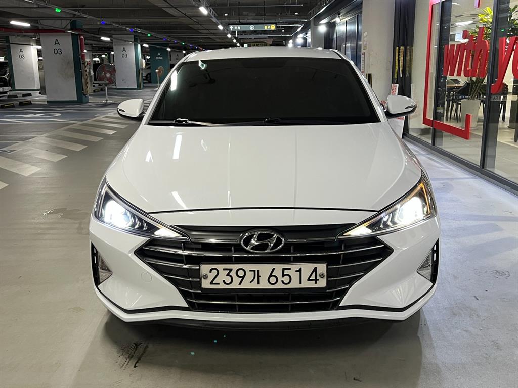 HYUNDAI Avante - Vista 2