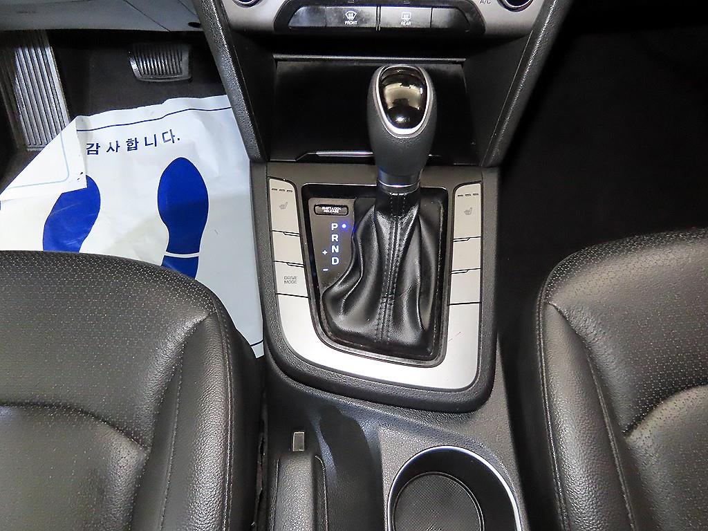 HYUNDAI Avante - Vista 12