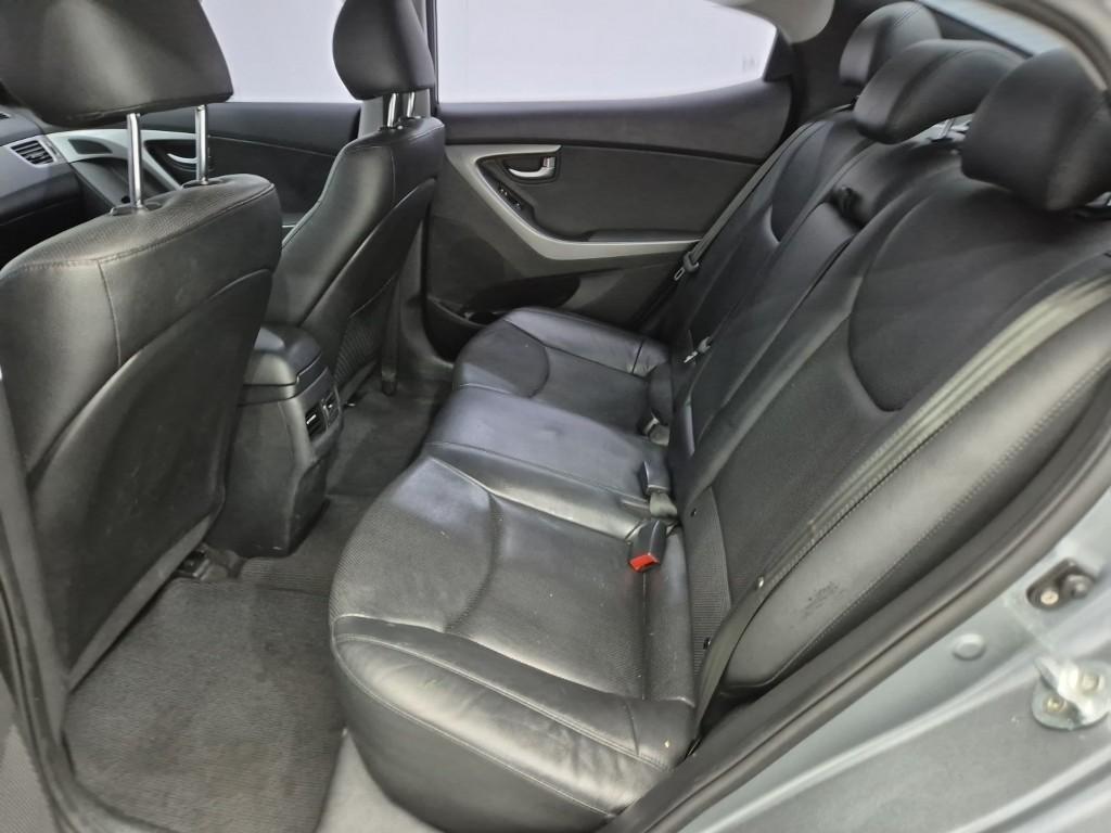 HYUNDAI Avante - Vista 12