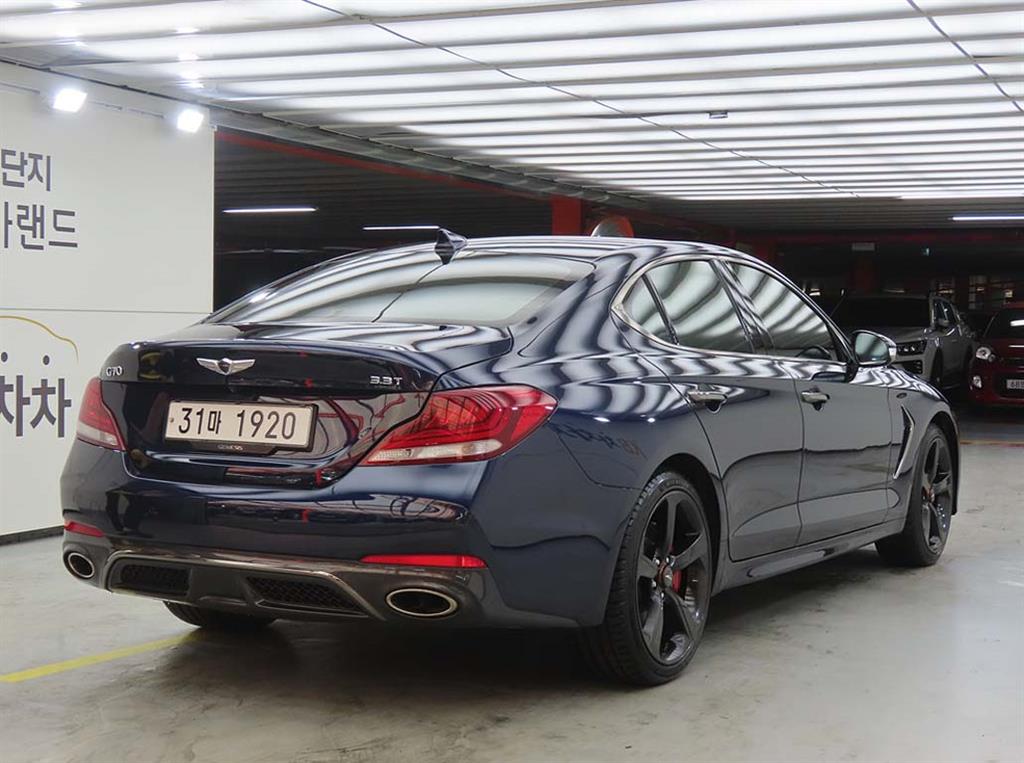 Genesis G70 - Vista 4