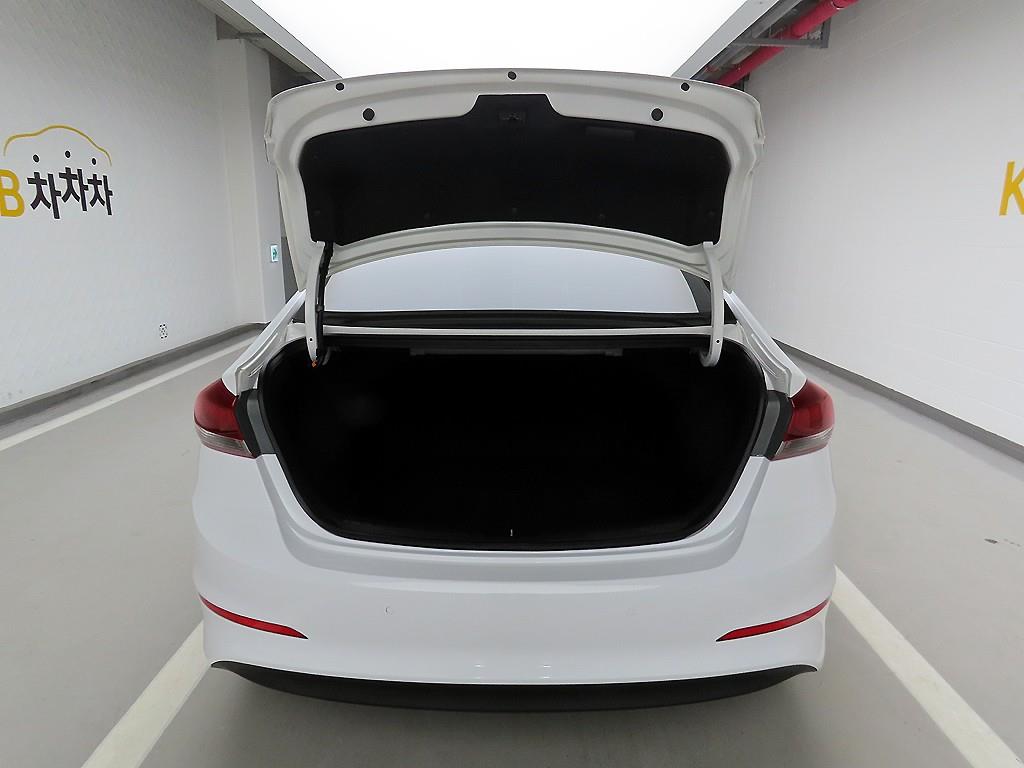 HYUNDAI Avante - Vista 5