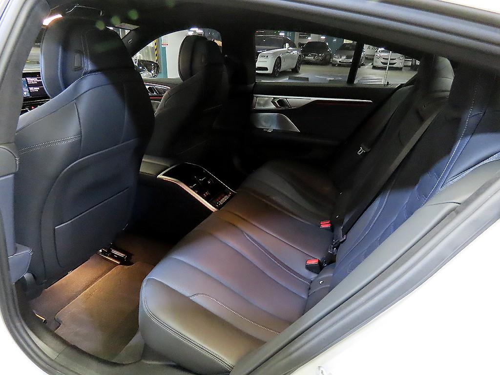 BMW 8 Series - Vista 7