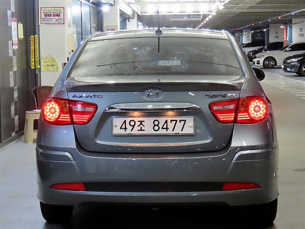 HYUNDAI Avante - Vista 5