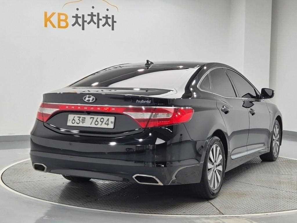 HYUNDAI Grandeur - Vista 3