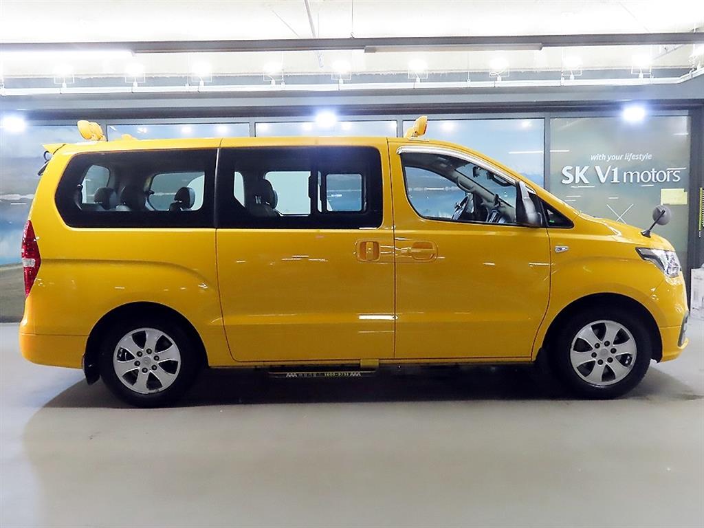 HYUNDAI Starex - Vista 3