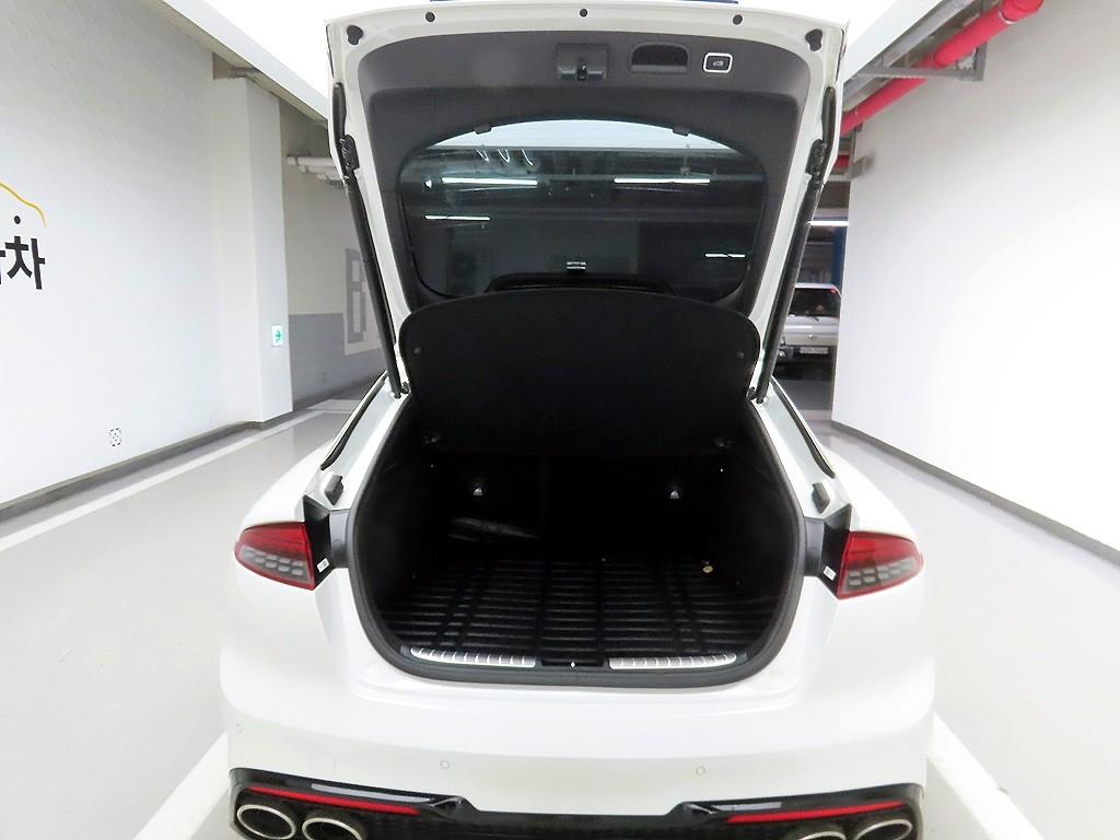 KIA Stinger - Vista 5