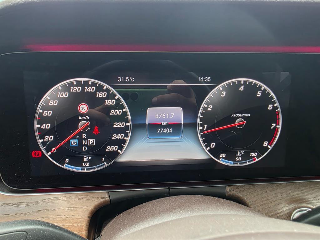 Mercedes Benz E class - Vista 9