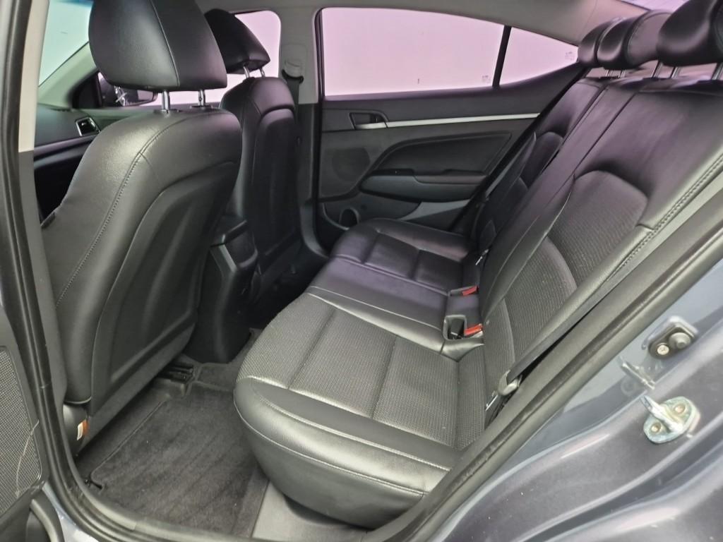 HYUNDAI Avante - Vista 12