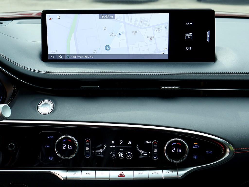 Genesis GV70 - Vista 8