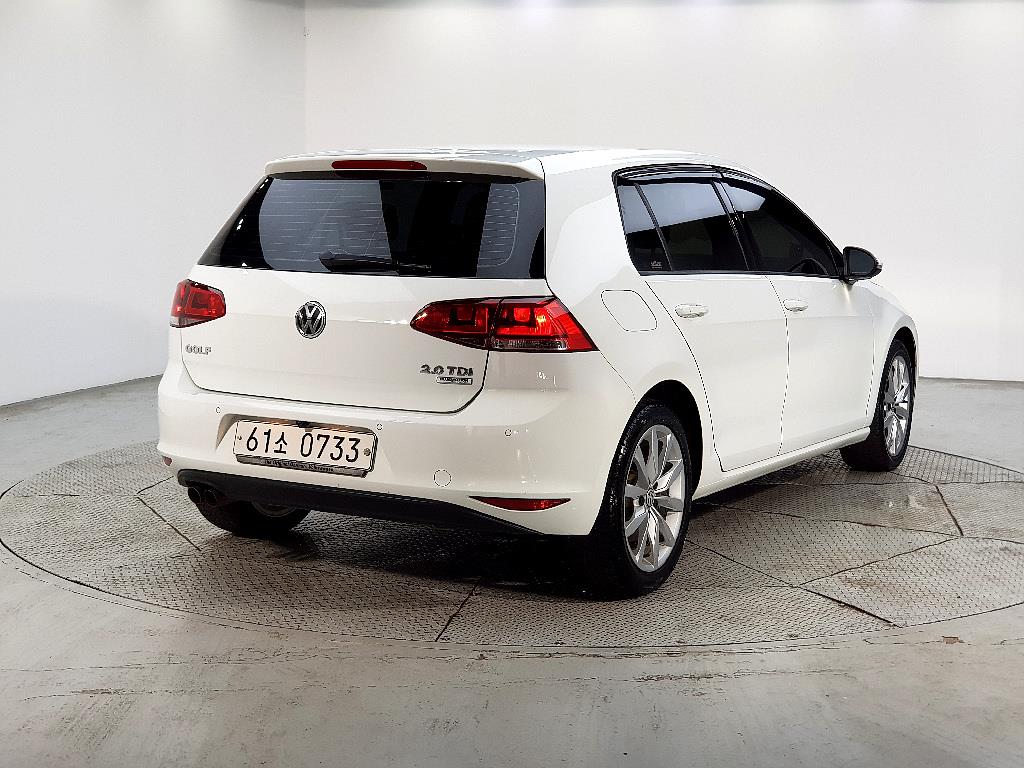 Volkswagen Golf - Vista 4