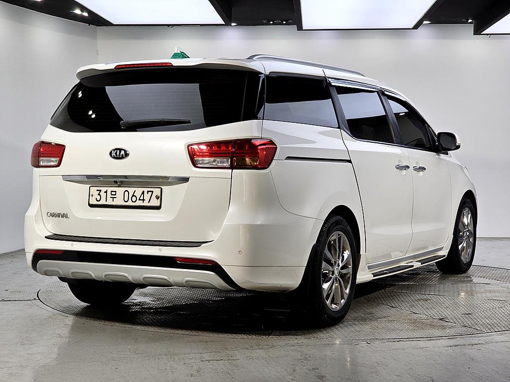 KIA Carnival - Vista 4
