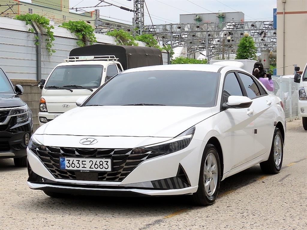 HYUNDAI Avante - Vista 2