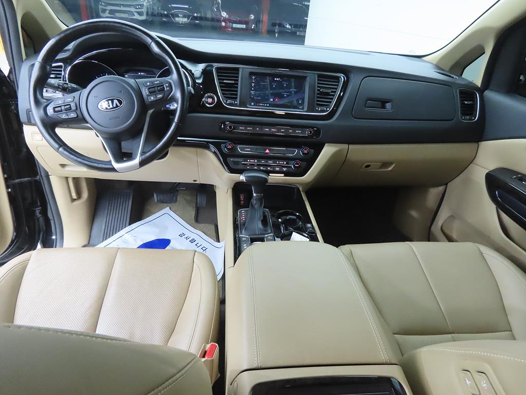 KIA Carnival - Vista 7