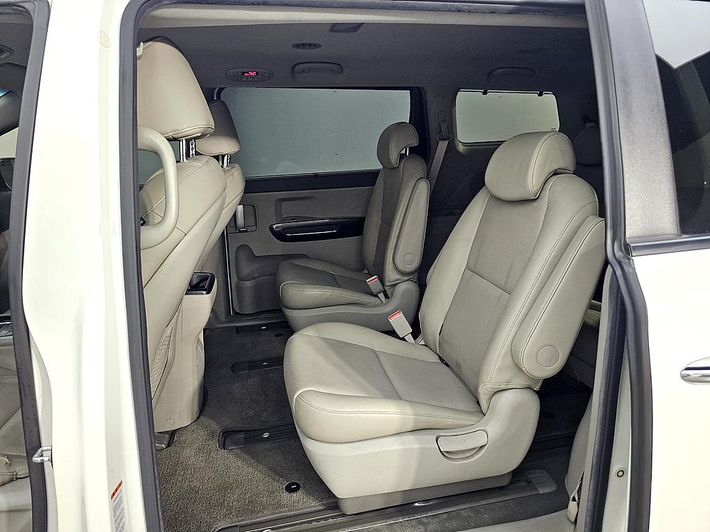 KIA Carnival - Vista 9
