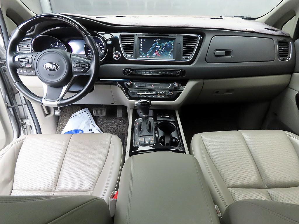 KIA Carnival - Vista 7