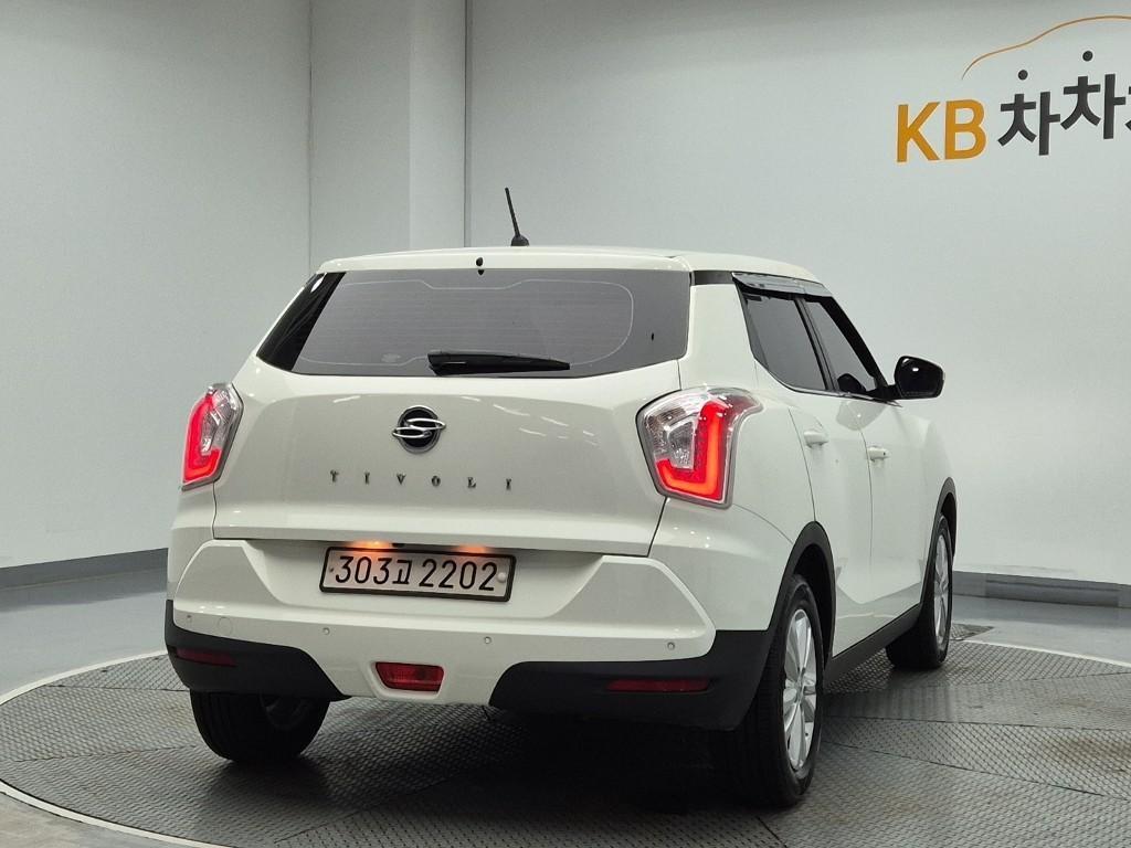 Ssangyong Tivoli - Vista 4