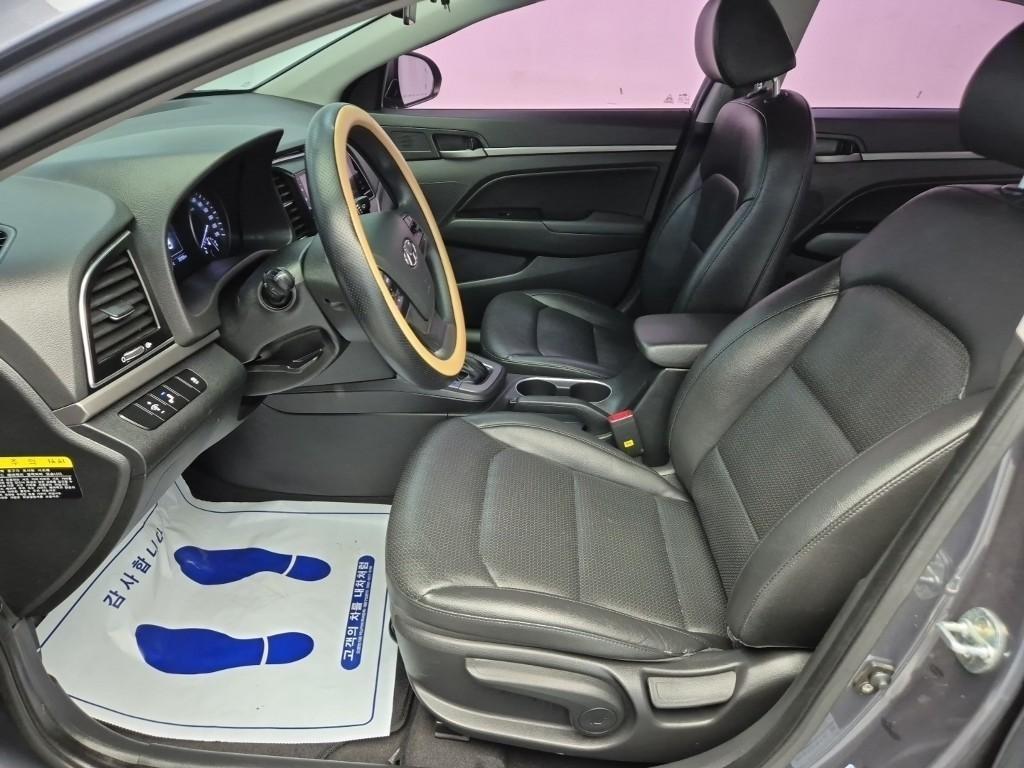 HYUNDAI Avante - Vista 11