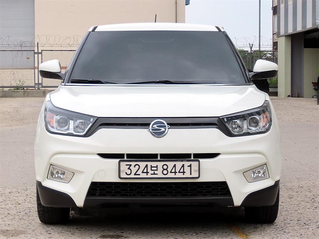 Ssangyong Tivoli 2017 Blanco - Importación desde Corea - HF Imports Iquique - Foto 1