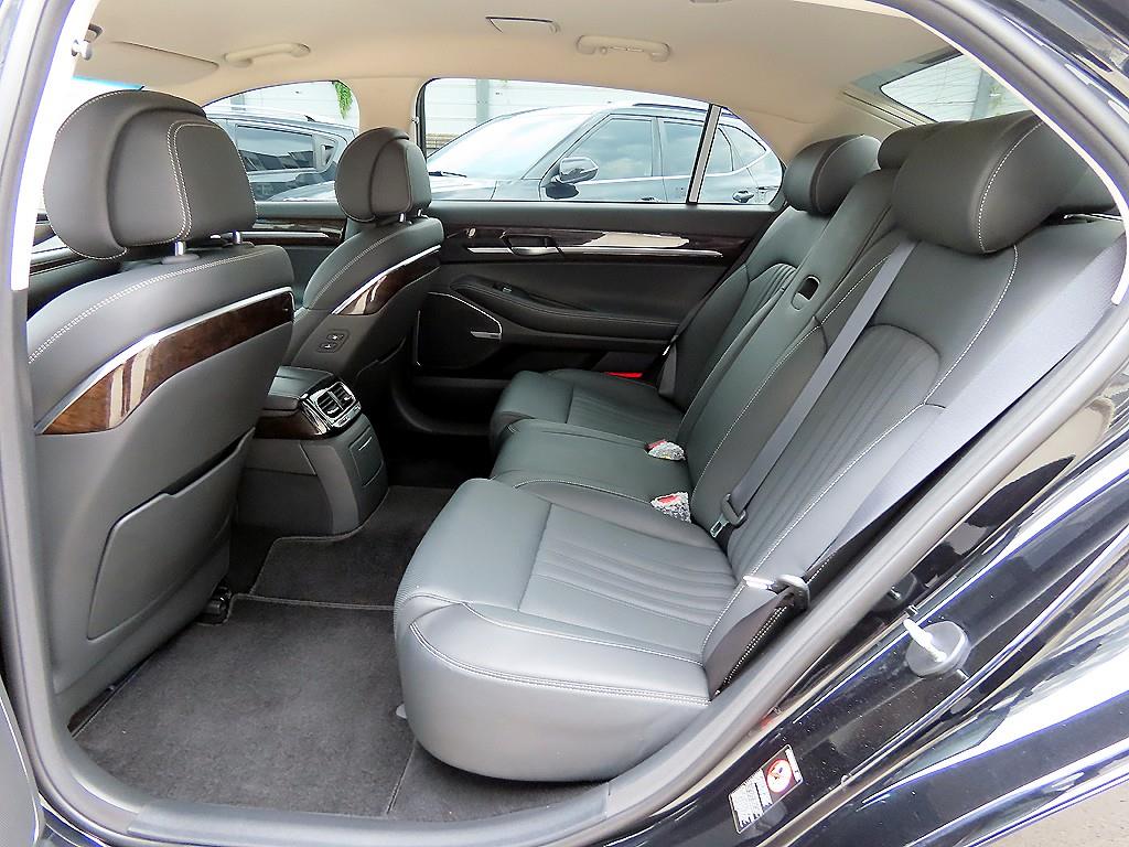 Genesis G90 - Vista 6