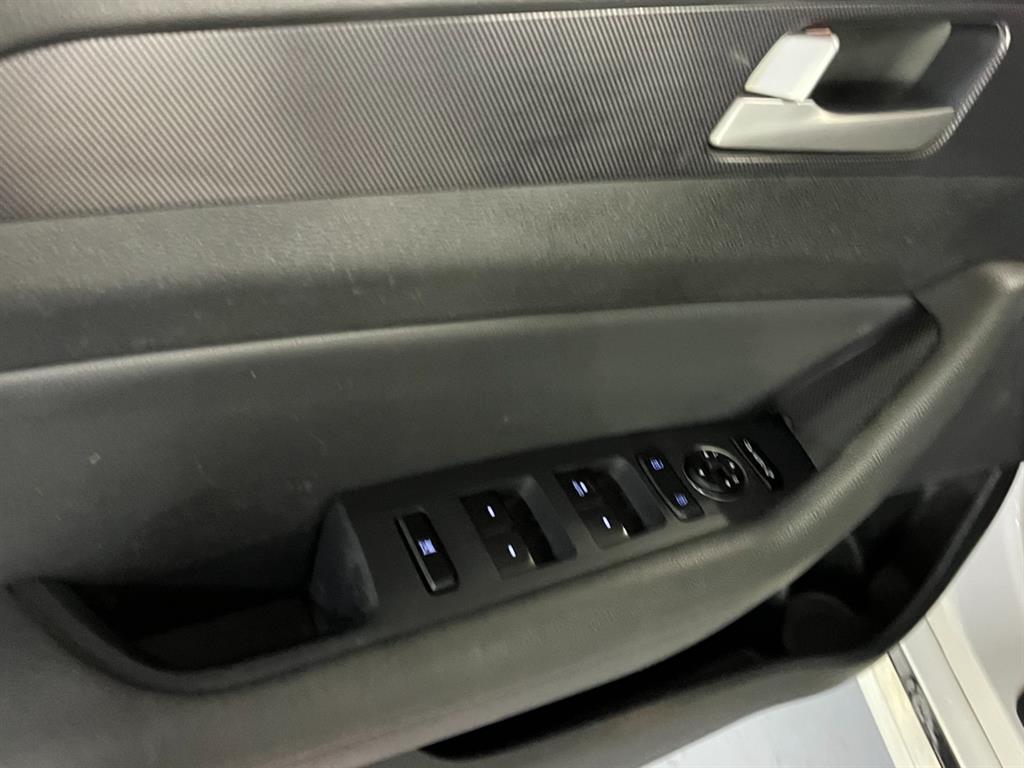 HYUNDAI Sonata - Vista 11