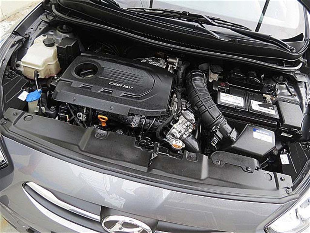 HYUNDAI Accent - Vista 10