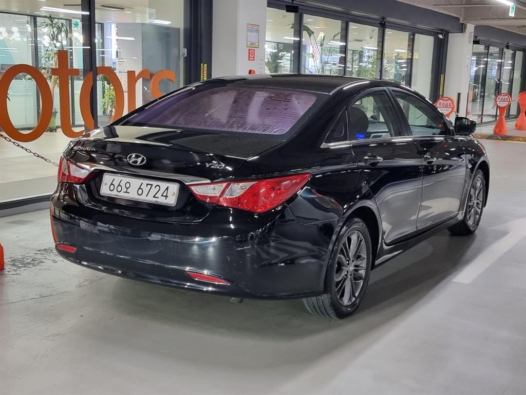 HYUNDAI Sonata - Vista 4