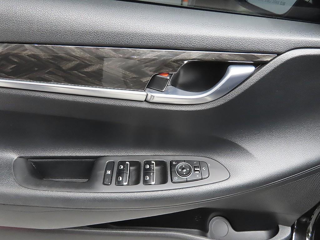 HYUNDAI Grandeur - Vista 12