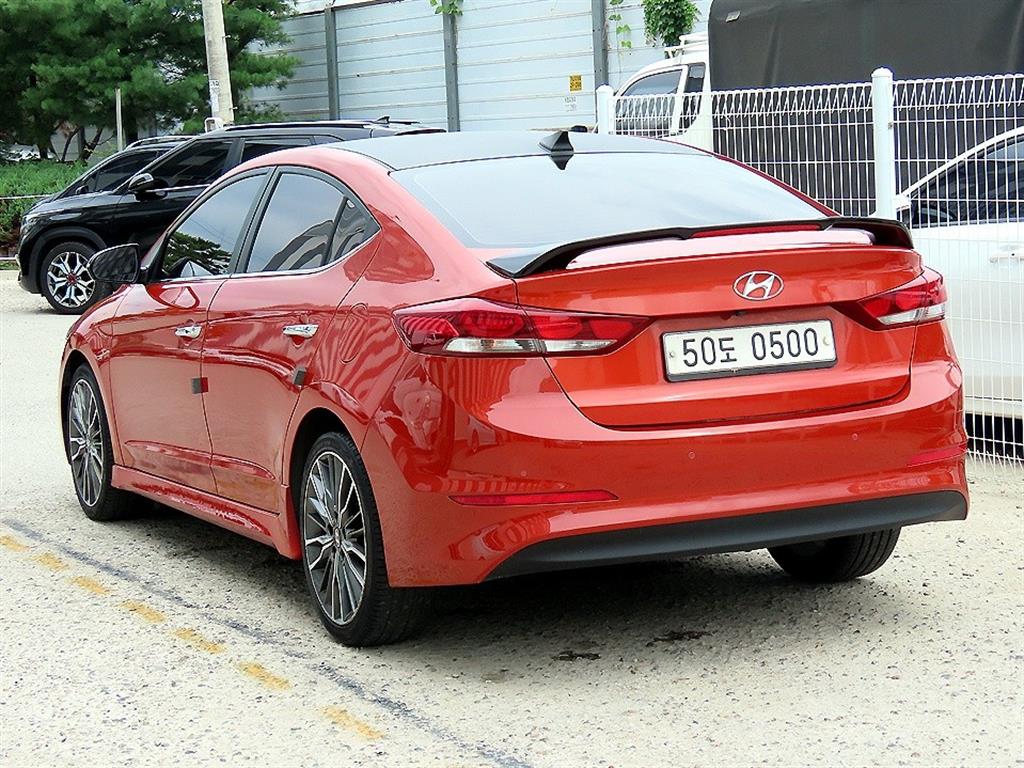HYUNDAI Avante - Vista 3