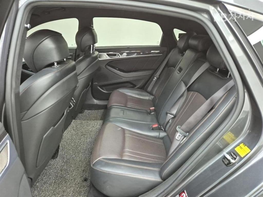Genesis G80 - Vista 12