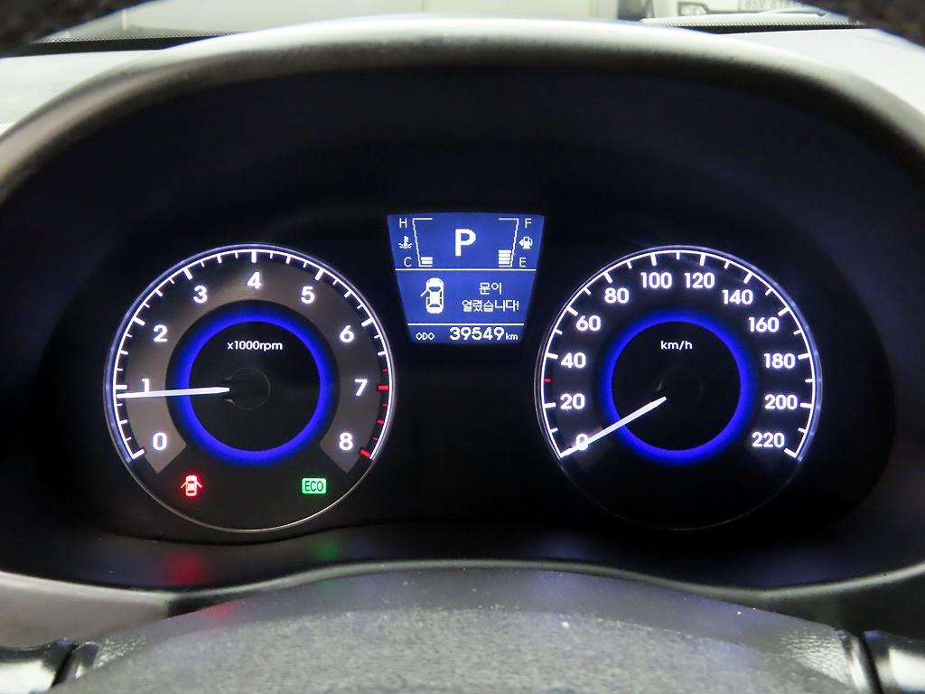 HYUNDAI Accent - Vista 6