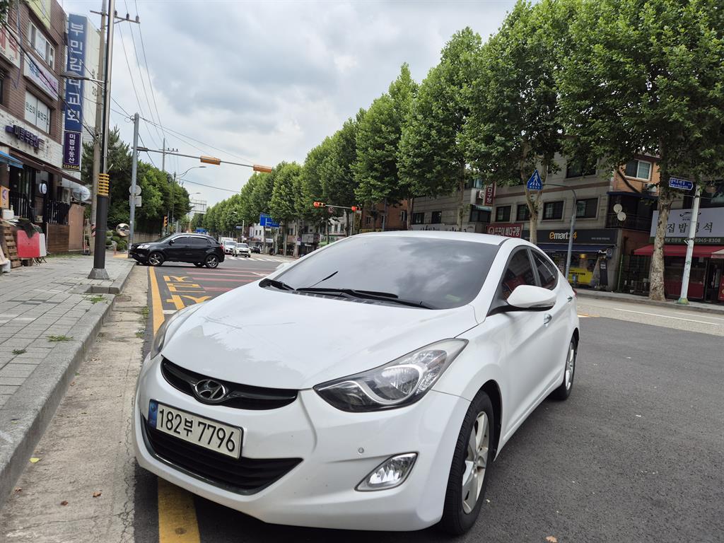 HYUNDAI Avante 2012 Blanco - Importación desde Corea - HF Imports Iquique - Foto 1