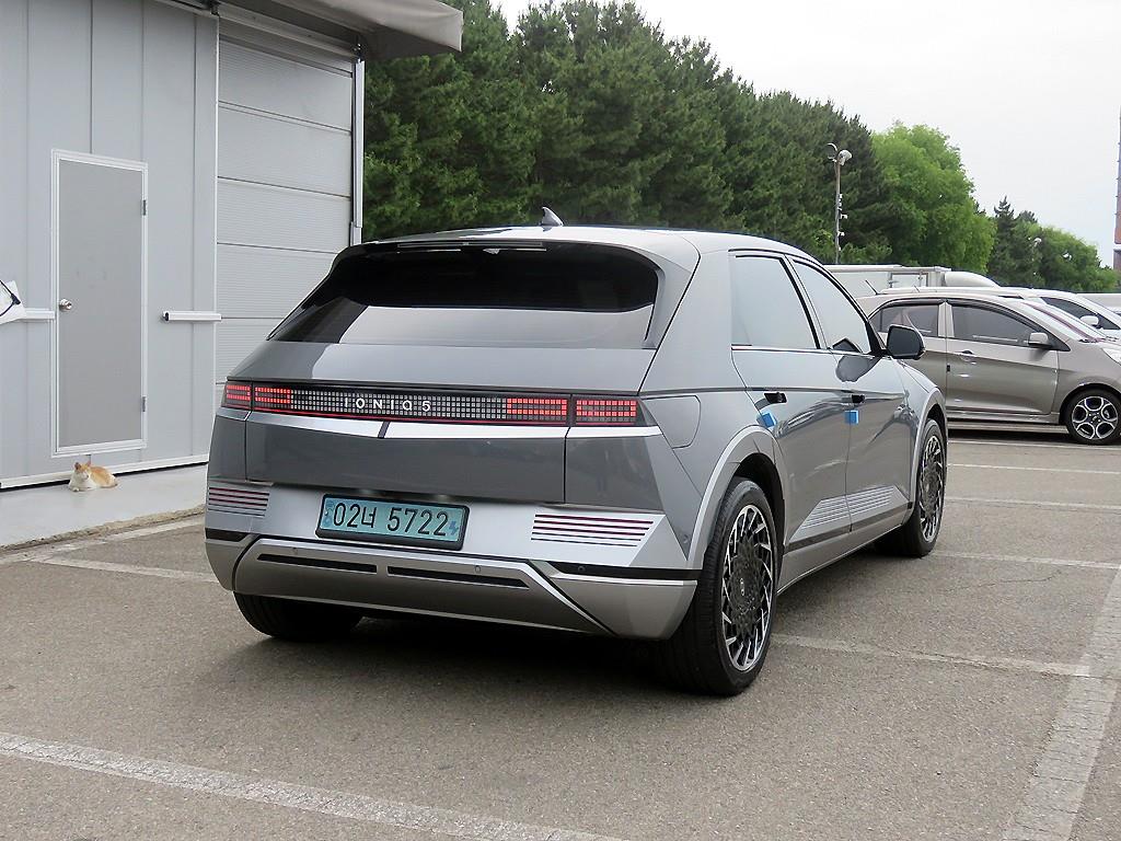 HYUNDAI Ioniq 5 - Vista 4