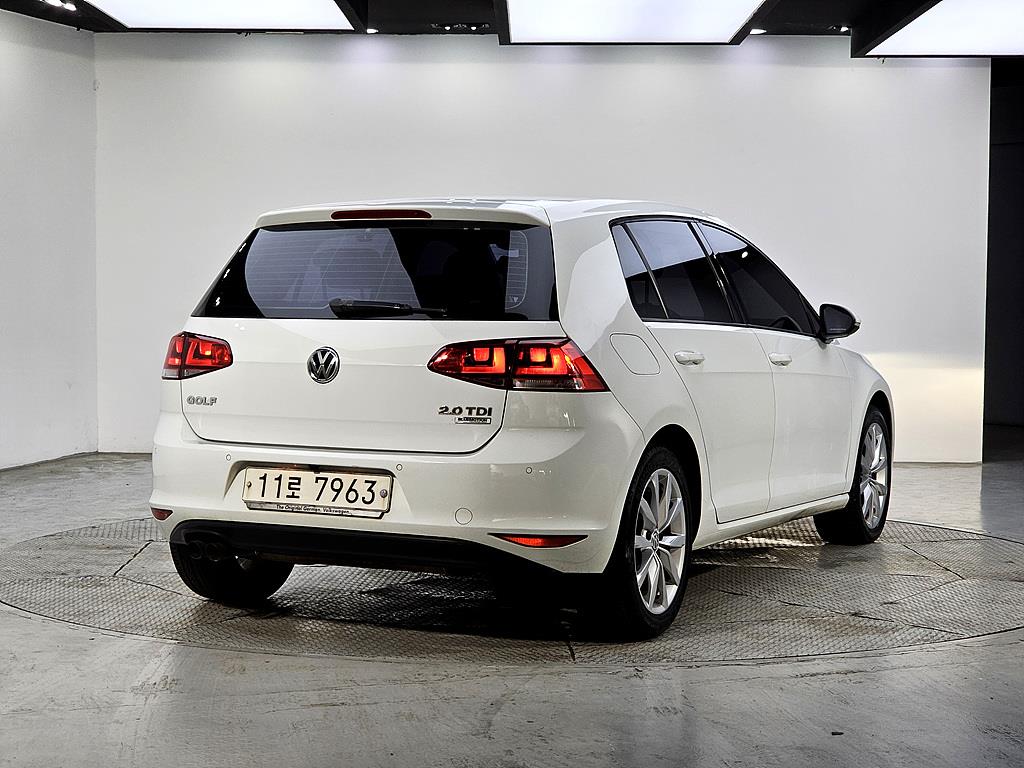 Volkswagen Golf - Vista 4