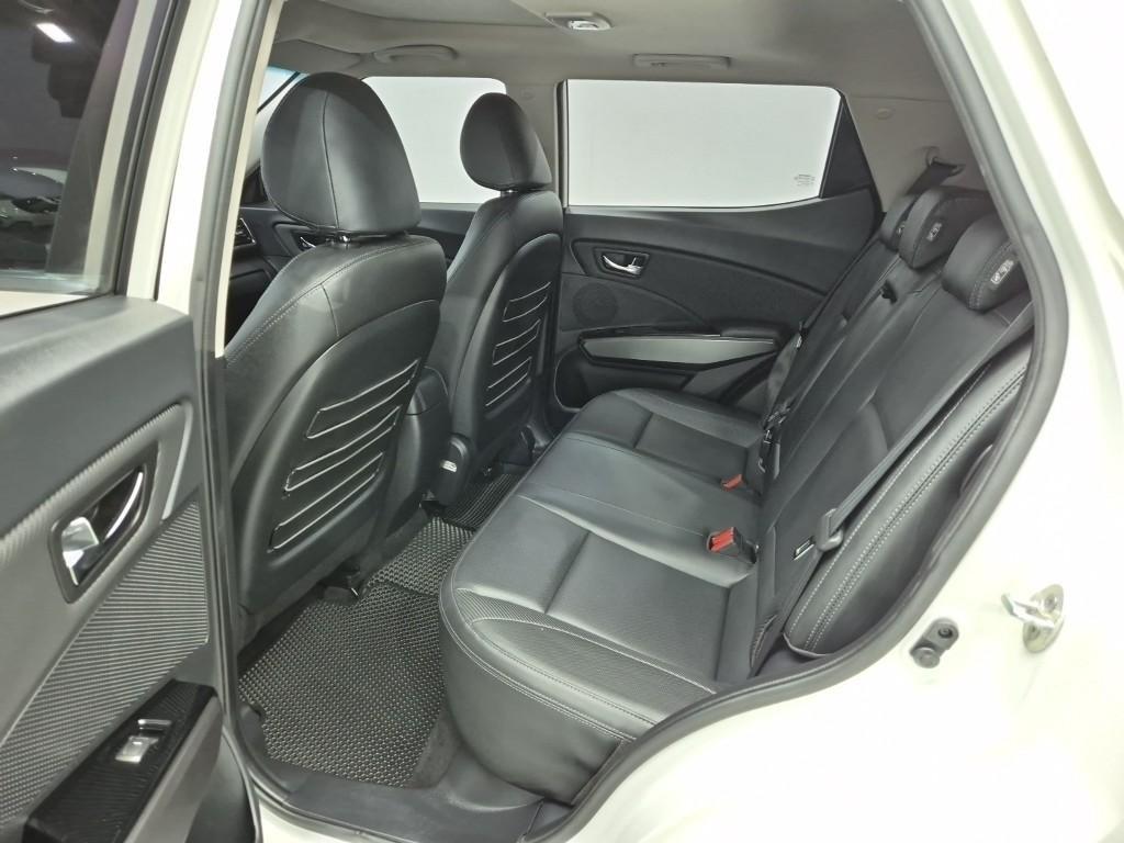 Ssangyong Tivoli - Vista 12