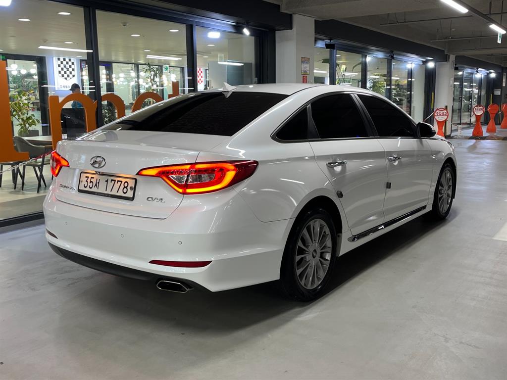 HYUNDAI Sonata - Vista 3