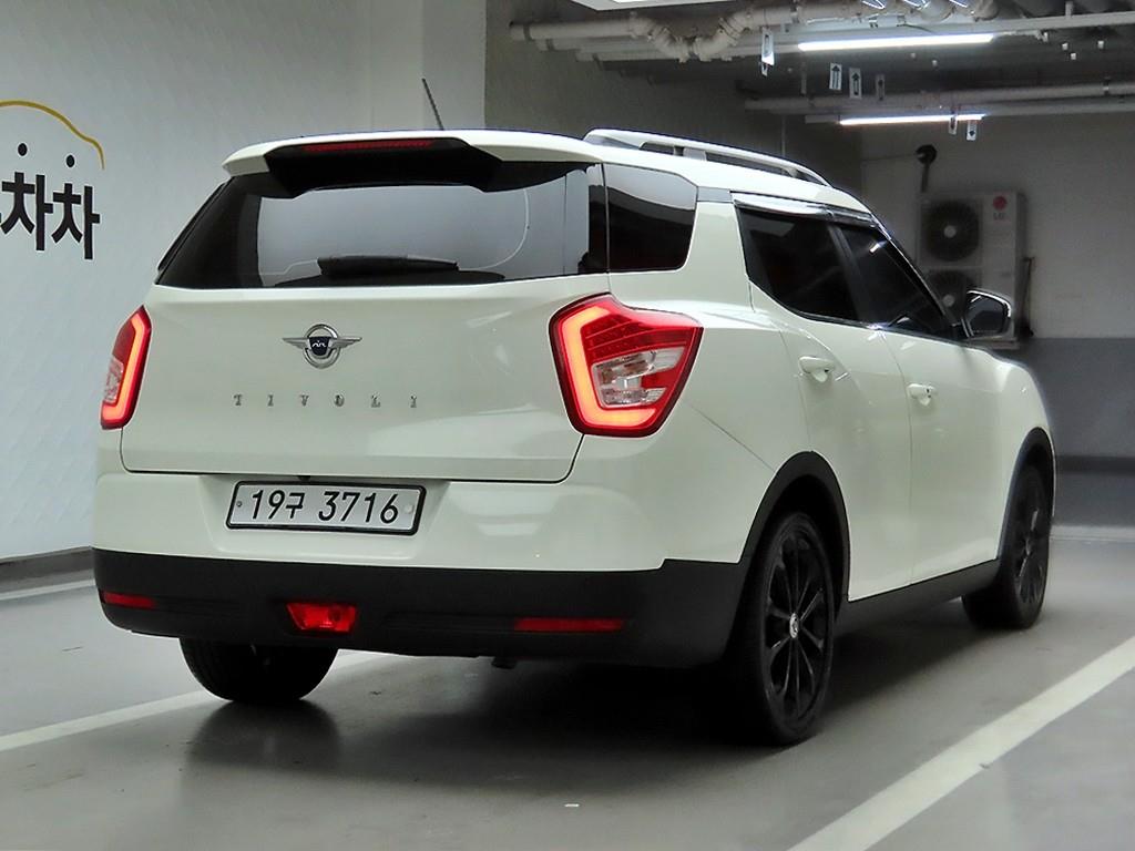 Ssangyong Tivoli - Vista 4