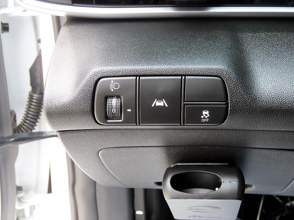 HYUNDAI Avante - Vista 12