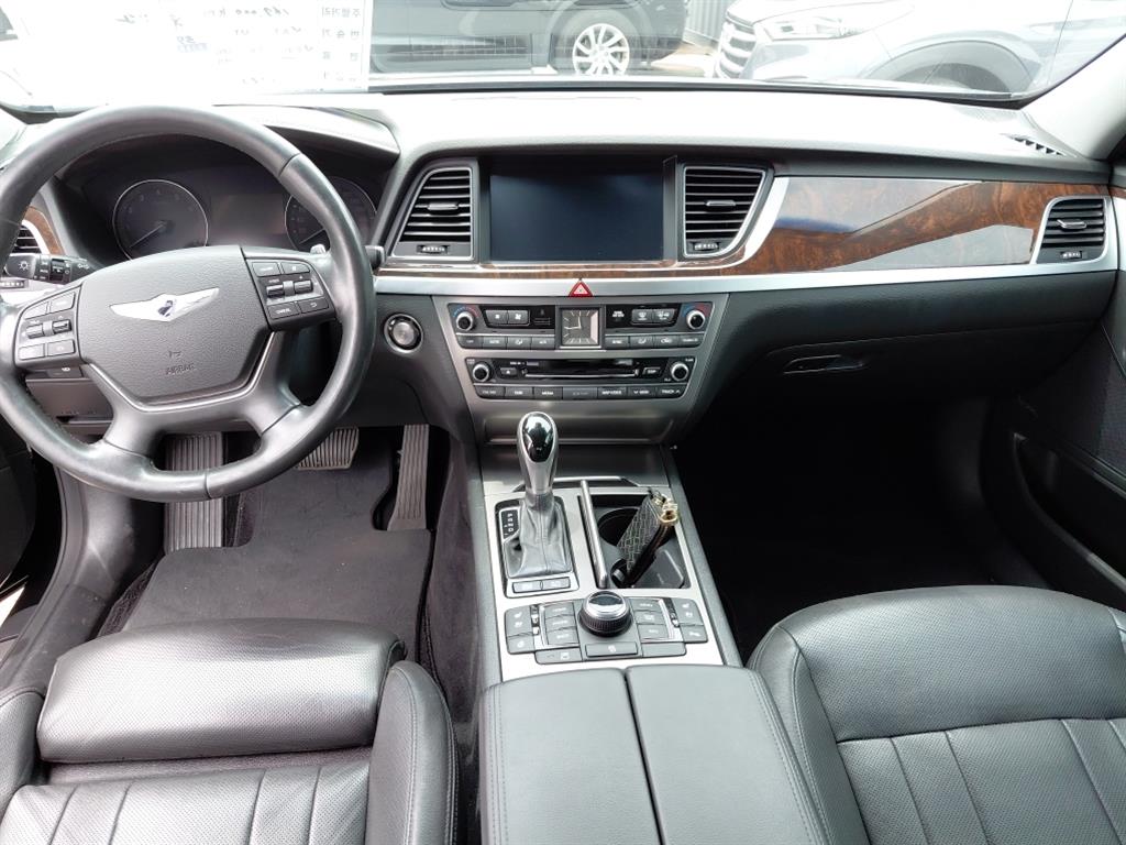 HYUNDAI Genesis - Vista 8