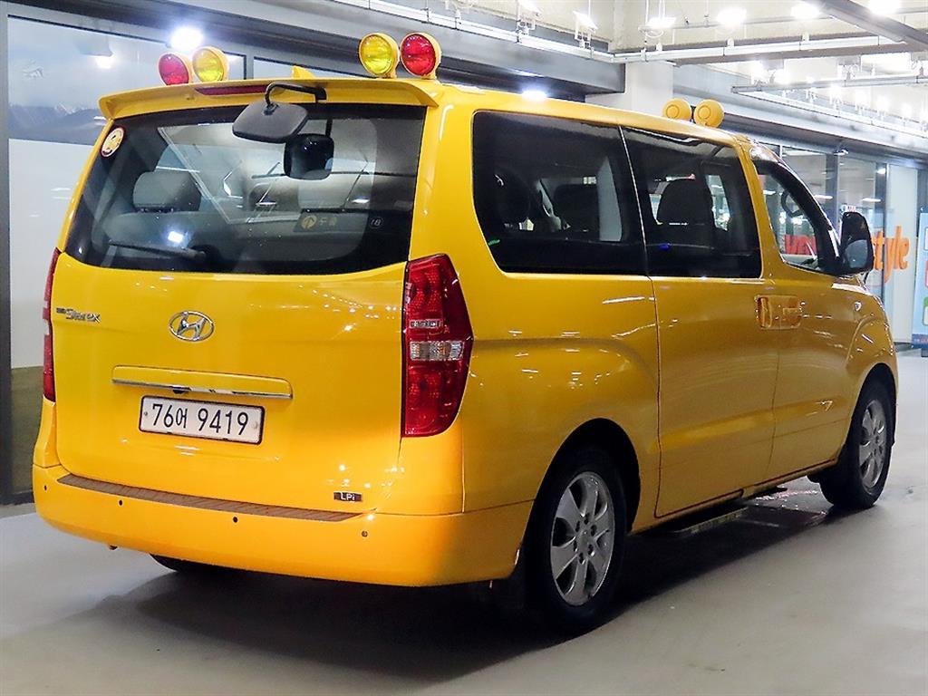 HYUNDAI Starex - Vista 4
